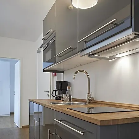 Nonstop - Ubernacht - Hostelhotelhome 2*