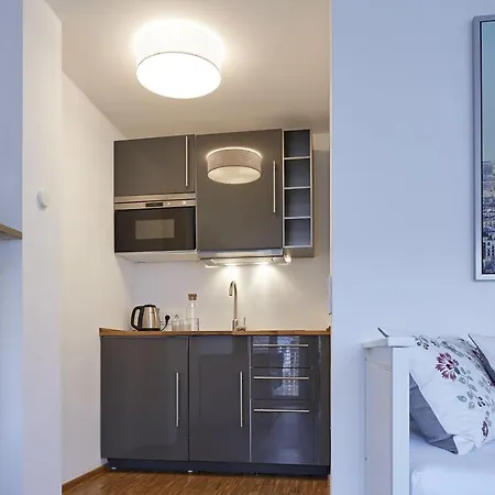 Nonstop - Ubernacht - Hostelhotelhome Otel 2*