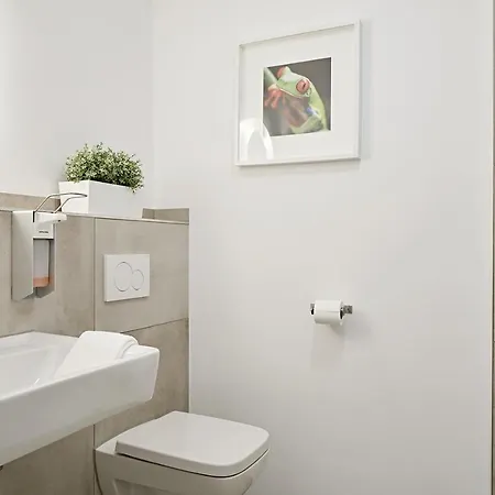 Nonstop Hotel Augsburg - Uebernacht - Hostelhotelhome - 2* Аугсбург