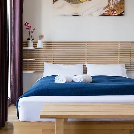 Nonstop - Ubernacht - Hostelhotelhome Otel