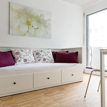 Nonstop Hotel Augsburg - Uebernacht - Hostelhotelhome - Аугсбург