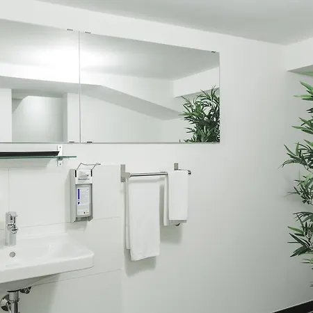 Nonstop - Ubernacht - Hostelhotelhome 2*