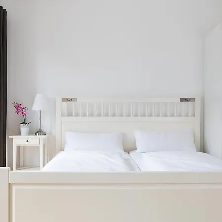 Nonstop - Ubernacht - Hostelhotelhome Otel 2*