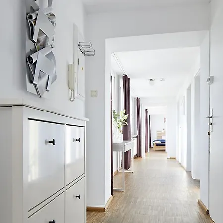Nonstop - Ubernacht - Hostelhotelhome فندق