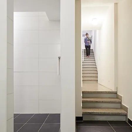 Nonstop - Ubernacht - Hostelhotelhome فندق