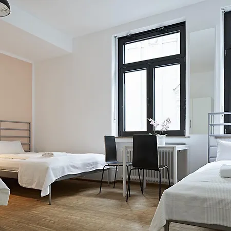 Nonstop - Ubernacht - Hostelhotelhome 호텔 아우크스부르크