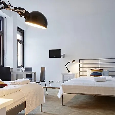 Nonstop - Ubernacht - Hostelhotelhome 호텔