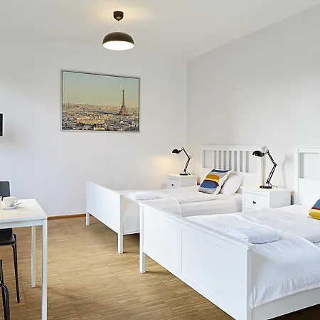 Nonstop - Ubernacht - Hostelhotelhome فندق 2*