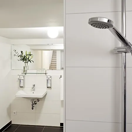 Nonstop - Ubernacht - Hostelhotelhome فندق