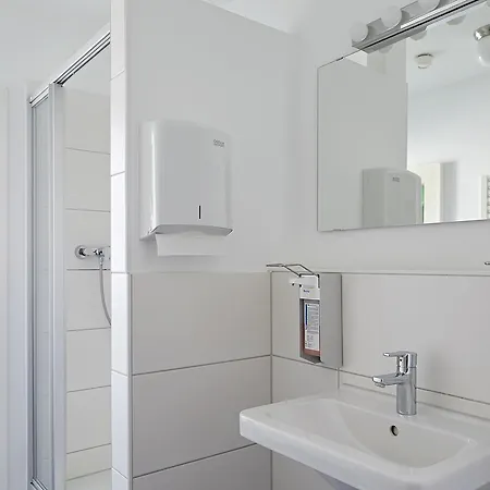호텔 Nonstop - Ubernacht - Hostelhotelhome 2*